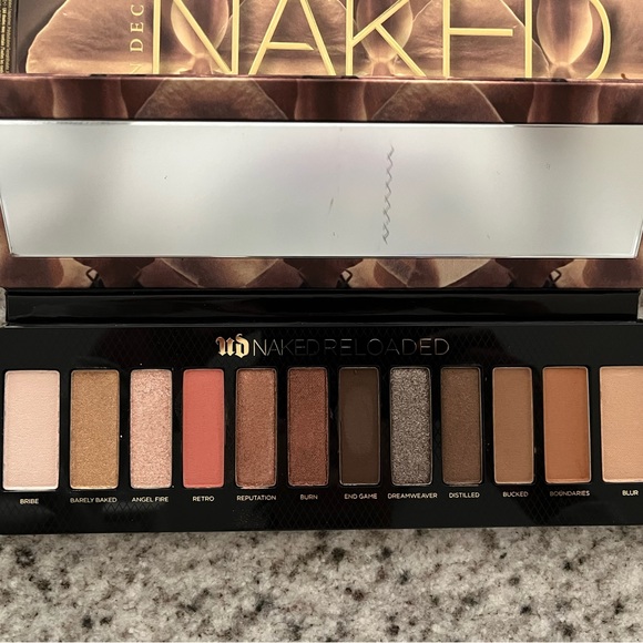 Used 1x, Urban Decay eyeshadow palette - like new - Picture 3 of 6